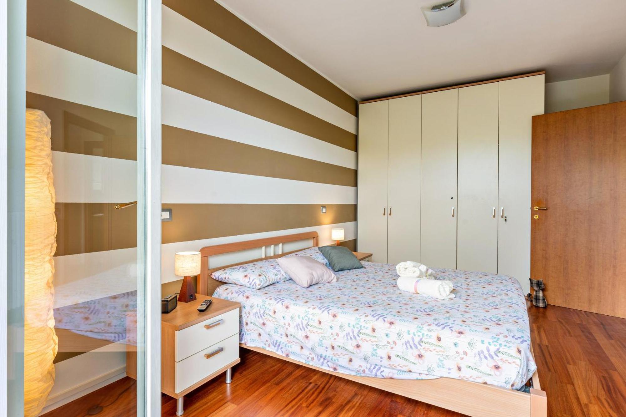 Bluemoon -Luminoso Apt Con Piscina Lazise Ngoại thất bức ảnh