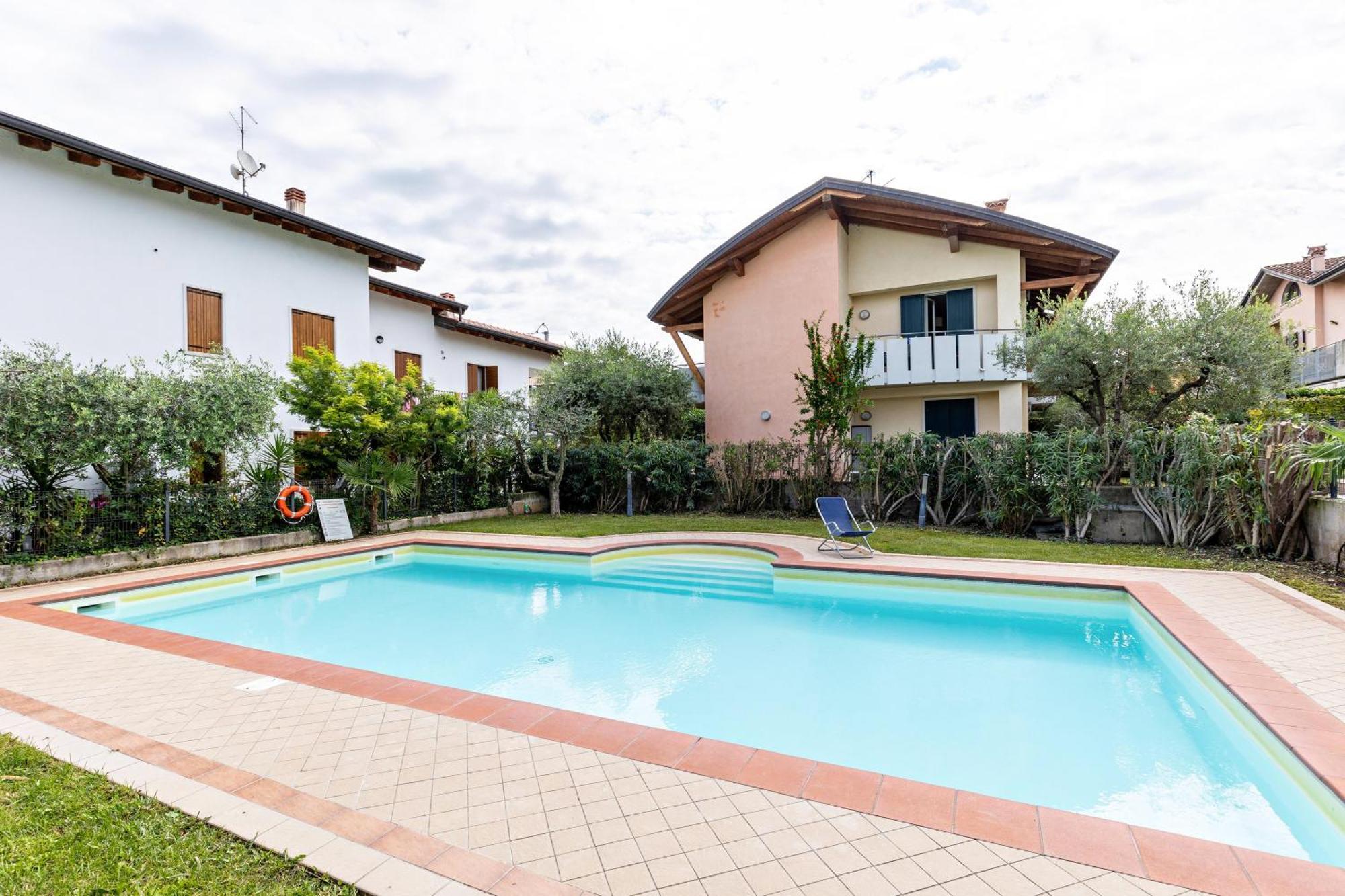 Bluemoon -Luminoso Apt Con Piscina Lazise Ngoại thất bức ảnh